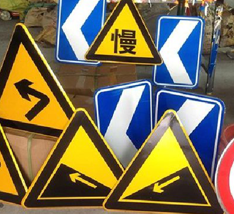 镇平标识标牌中颜色的确定是很重要的。